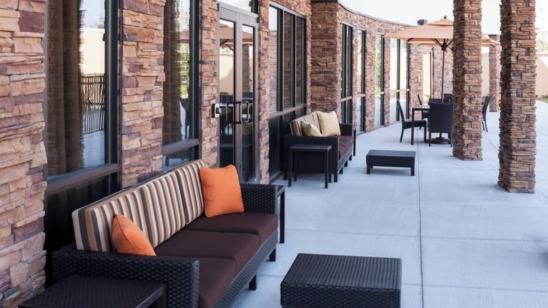 Inviting terrace and patio at Courtyard By Marriott Houston North/ Shenandoah.