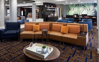 Lobby and coworking lounge at Courtyard By Marriott Houston North/ Shenandoah.