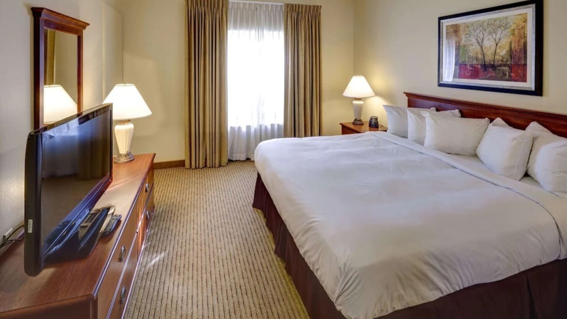Day use room with natural light at Homewood Suites By Hilton Newark-Cranford.