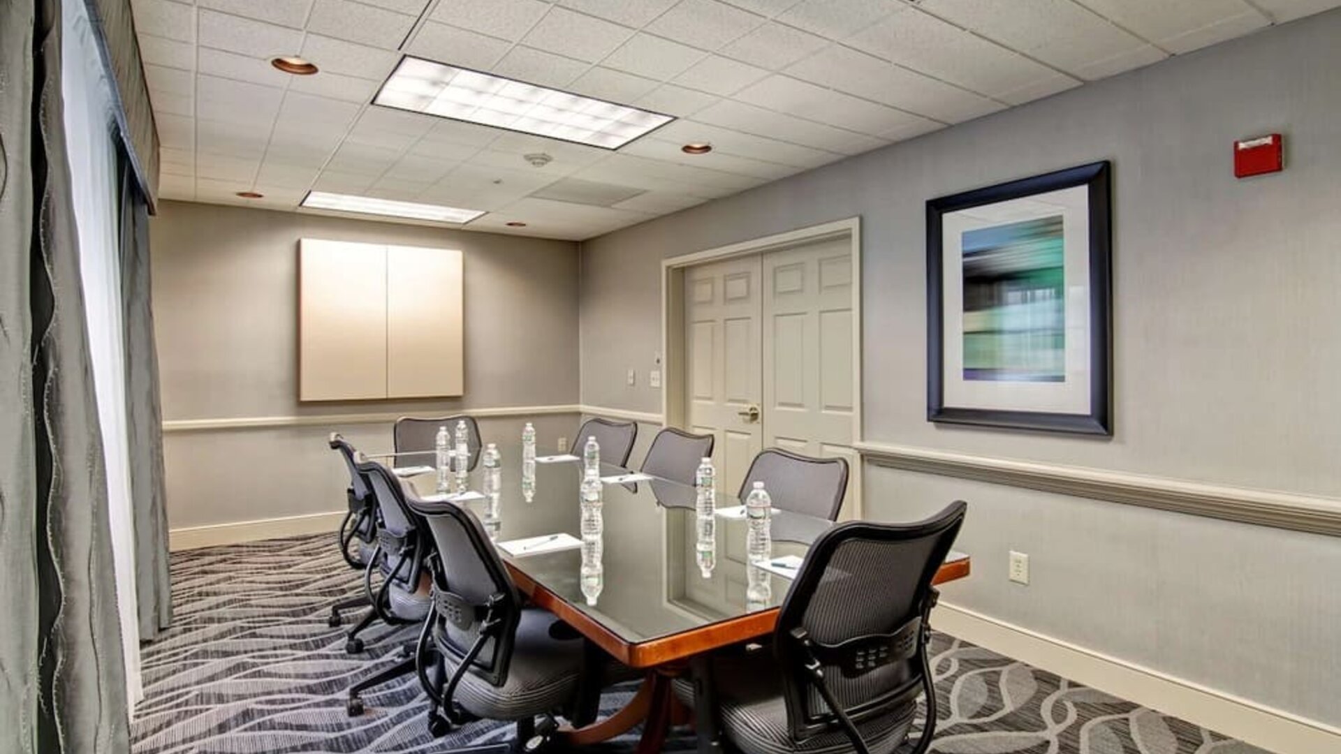 Professional meeting room at Homewood Suites By Hilton Newark-Cranford.