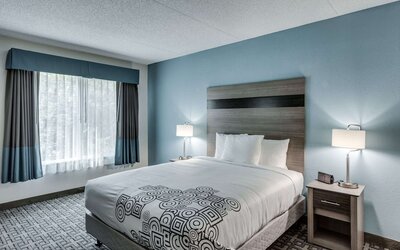 Days Inn & Suites by Wyndham Spokane