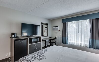 Days Inn & Suites by Wyndham Spokane