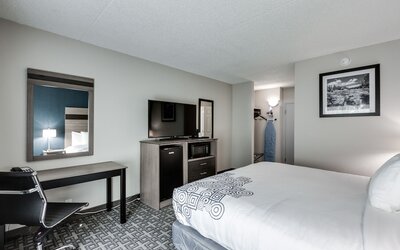 Days Inn & Suites by Wyndham Spokane