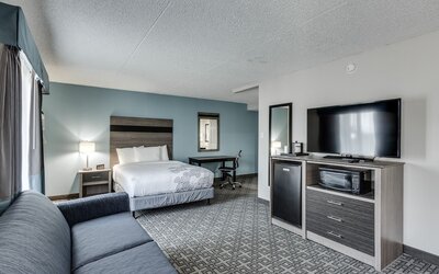 Days Inn & Suites by Wyndham Spokane