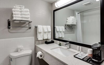 Days Inn & Suites by Wyndham Spokane