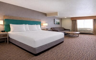 Best Western Plus Peppertree Airport Inn