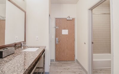 Best Western Plus Peppertree Airport Inn