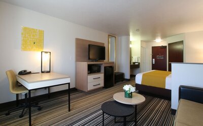 Oxford Suites Spokane Valley
