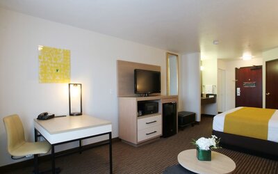 Oxford Suites Spokane Valley