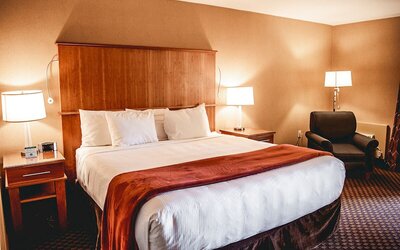 Mirabeau Park Hotel & Convention Center