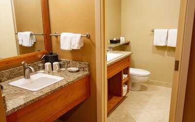 Mirabeau Park Hotel & Convention Center