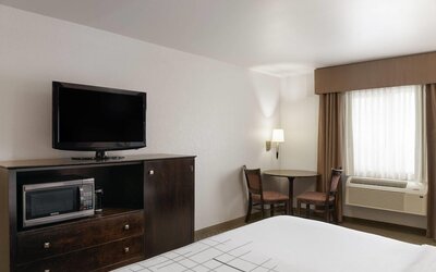 La Quinta Inn & Suites by Wyndham Spokane Valley