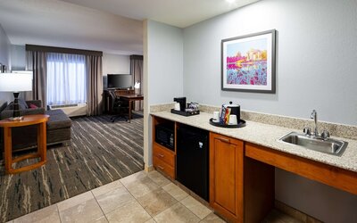 Hampton Inn & Suites St. Louis at Forest Park