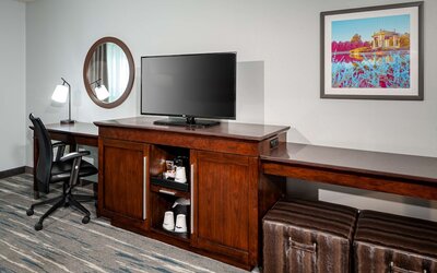 Hampton Inn & Suites St. Louis at Forest Park
