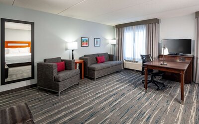 Hampton Inn & Suites St. Louis at Forest Park
