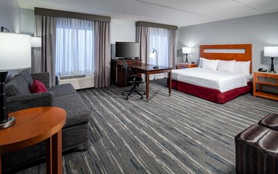 Hampton Inn & Suites St. Louis at Forest Park