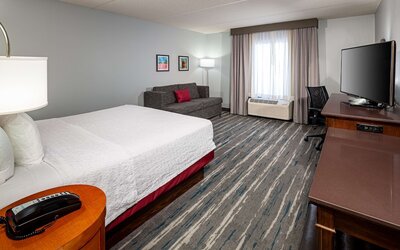 Hampton Inn & Suites St. Louis at Forest Park