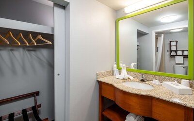 Hampton Inn & Suites St. Louis at Forest Park