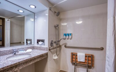 Drury Inn & Suites St. Louis Fairview Heights