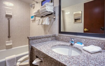 Drury Inn & Suites St. Louis Fairview Heights