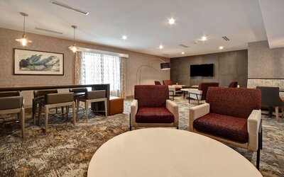 DoubleTree by Hilton St. Louis Airport