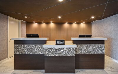 DoubleTree by Hilton St. Louis Airport