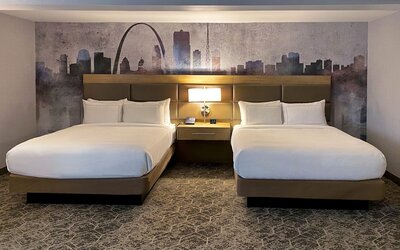 DoubleTree by Hilton St. Louis Airport