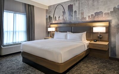 DoubleTree by Hilton St. Louis Airport