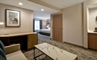 DoubleTree by Hilton St. Louis Airport