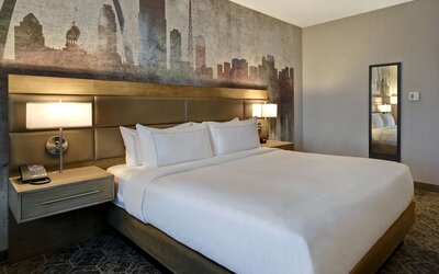 DoubleTree by Hilton St. Louis Airport