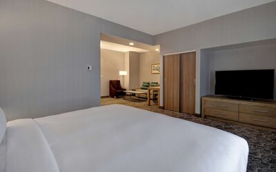 DoubleTree by Hilton St. Louis Airport