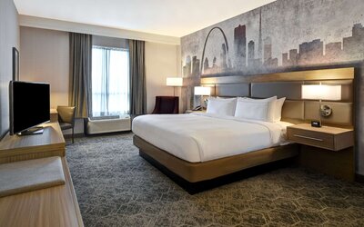 DoubleTree by Hilton St. Louis Airport