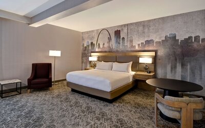 DoubleTree by Hilton St. Louis Airport
