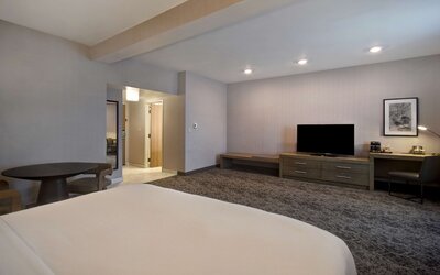 DoubleTree by Hilton St. Louis Airport