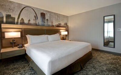 DoubleTree by Hilton St. Louis Airport
