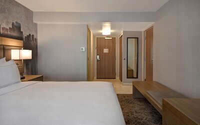DoubleTree by Hilton St. Louis Airport