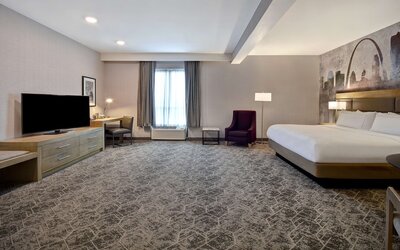 DoubleTree by Hilton St. Louis Airport