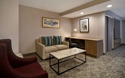 DoubleTree by Hilton St. Louis Airport