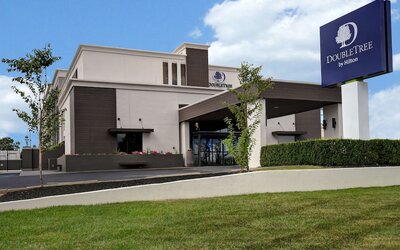 DoubleTree by Hilton St. Louis Airport