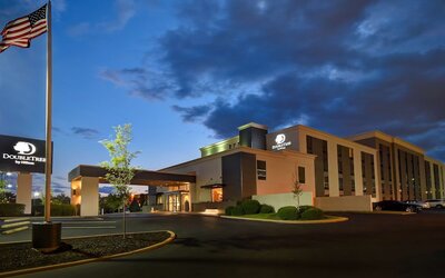 DoubleTree by Hilton St. Louis Airport