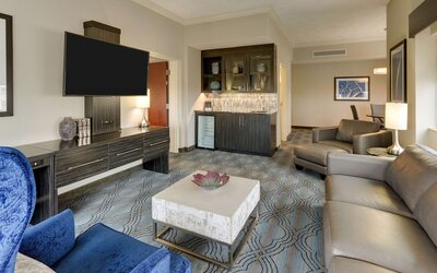 DoubleTree by Hilton St. Louis Forest Park