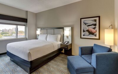 DoubleTree by Hilton St. Louis Forest Park