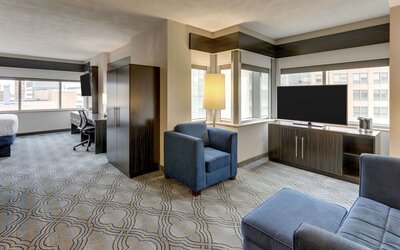 DoubleTree by Hilton St. Louis Forest Park