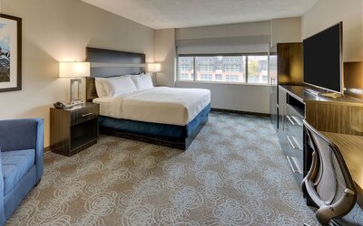 DoubleTree by Hilton St. Louis Forest Park