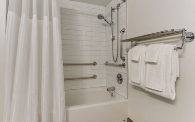 DoubleTree by Hilton St. Louis Forest Park