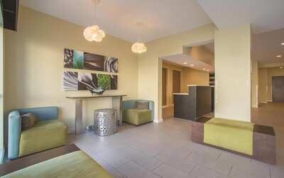 La Quinta Inn & Suites by Wyndham Collinsville - St. Louis