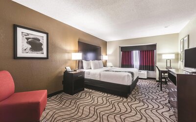 La Quinta Inn & Suites by Wyndham Collinsville - St. Louis