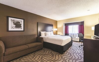La Quinta Inn & Suites by Wyndham Collinsville - St. Louis