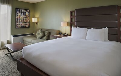 DoubleTree by Hilton Collinsville - St. Louis