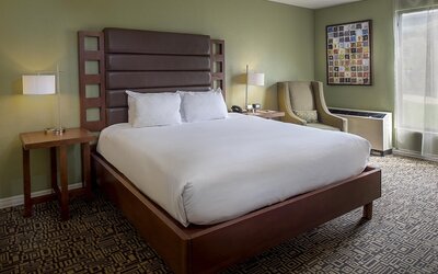 DoubleTree by Hilton Collinsville - St. Louis